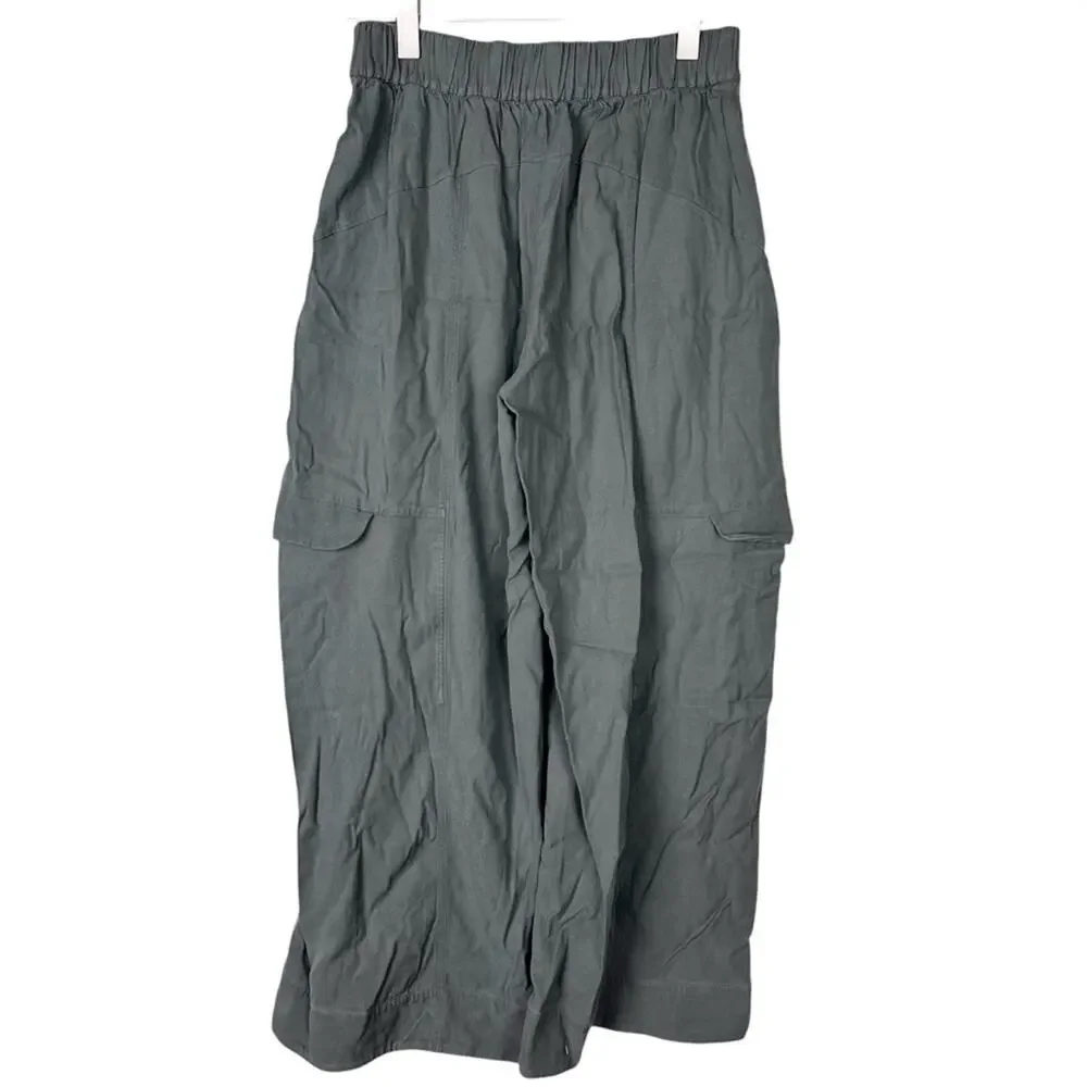 lululemon athletica Cropped Wide-Leg Cargo Pants in Olive Gray